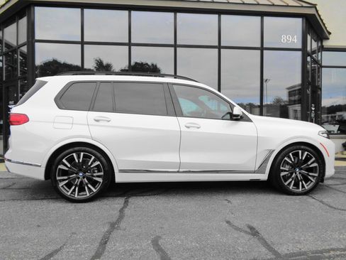 Used 2022 BMW X7 xDrive40i w/ Executive Package AWD/4WD image 4