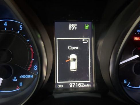 Used 2018 Toyota Corolla iM w/ Carpet Mat Package (TMS) FWD image 21