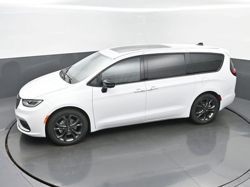 New 2026 Chrysler Pacifica Select image 39