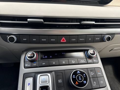 Certified 2024 Hyundai Palisade Limited AWD/4WD image 37