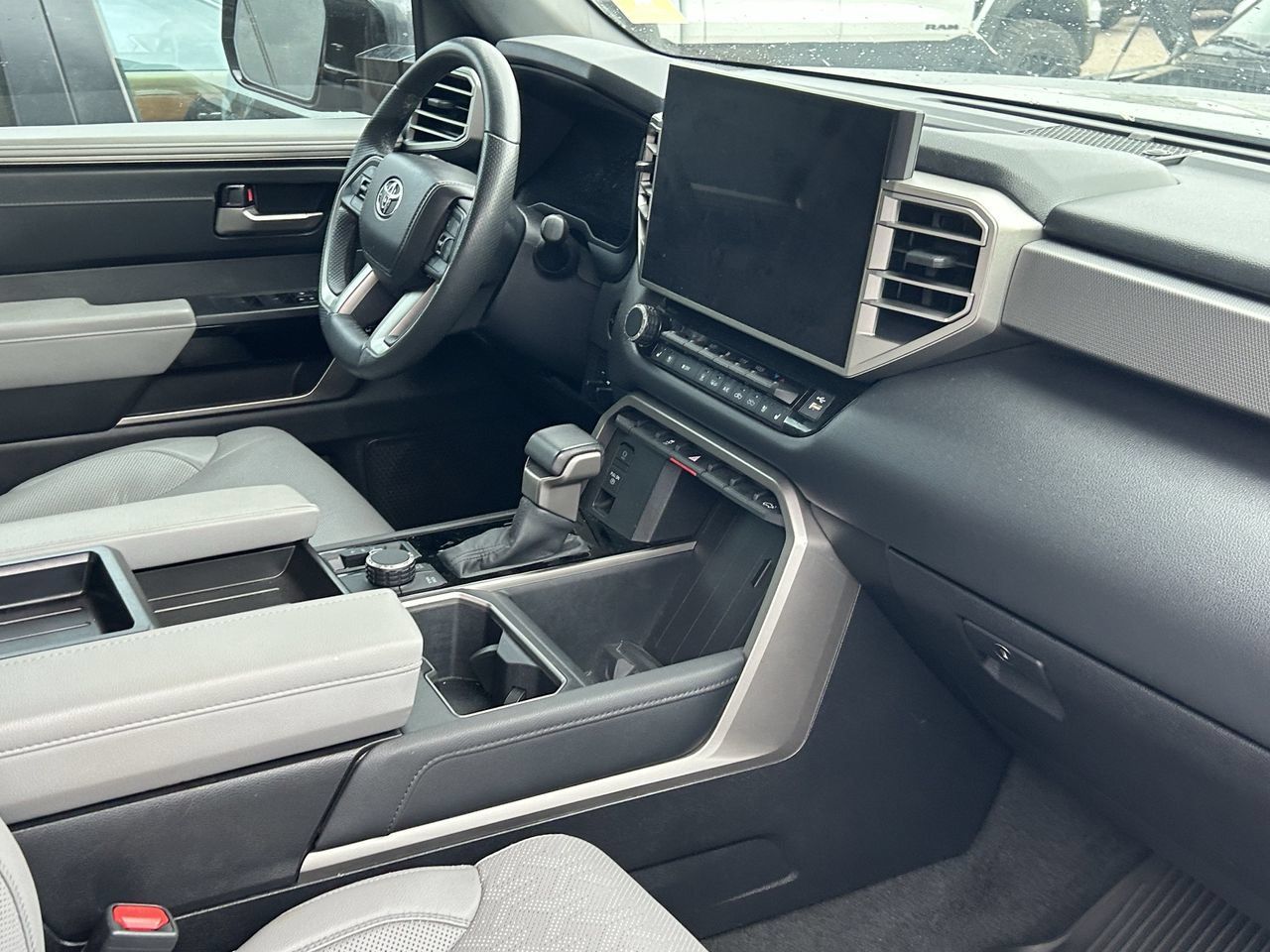 Used 2025 Toyota Tundra Limited AWD/4WD image 10