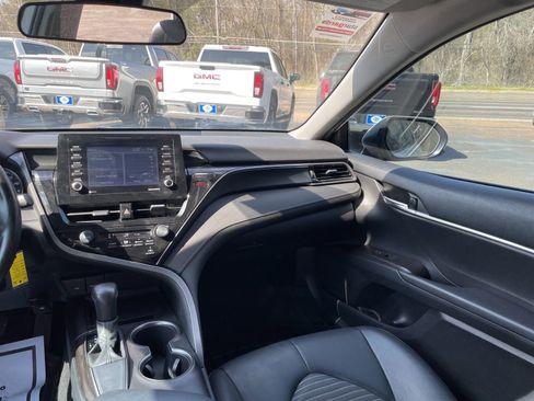 Used 2021 Toyota Camry SE image 19