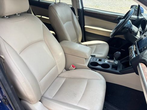Used 2016 Subaru Outback 2.5i Limited AWD/4WD image 19