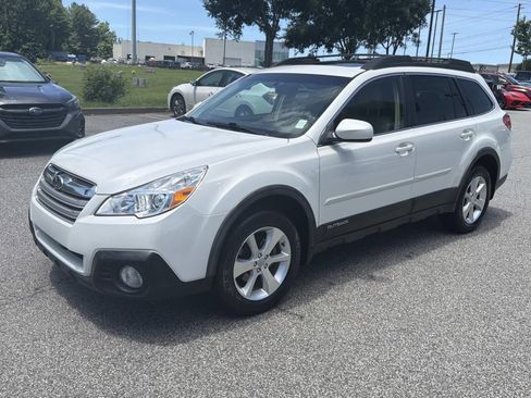 Used 2014 Subaru Outback 2.5i Limited w/ Moonroof Package AWD/4WD image 3