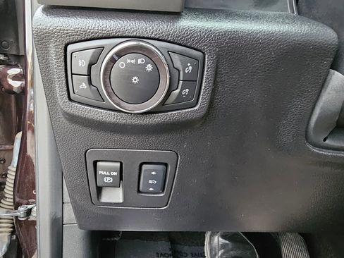 Used 2018 Ford F150 Lariat w/ Equipment Group 502A Luxury image 31