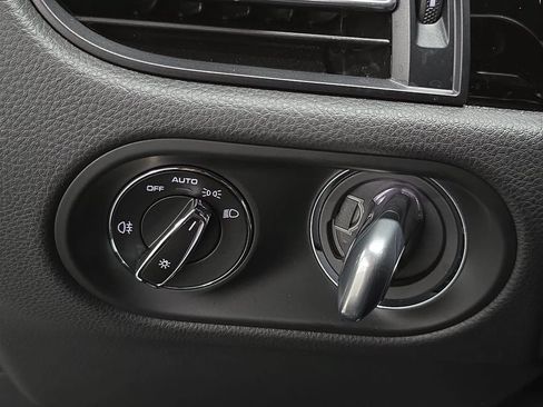 Certified 2023 Porsche Macan AWD/4WD image 22