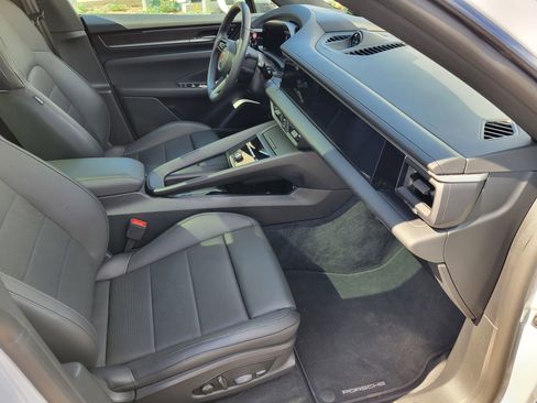 Used 2025 Porsche Macan Electric image 27