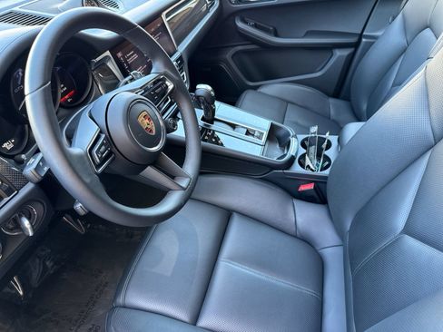 Certified 2025 Porsche Macan GTS AWD/4WD image 4