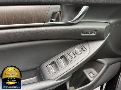 Used 2018 Honda Accord Touring image 8