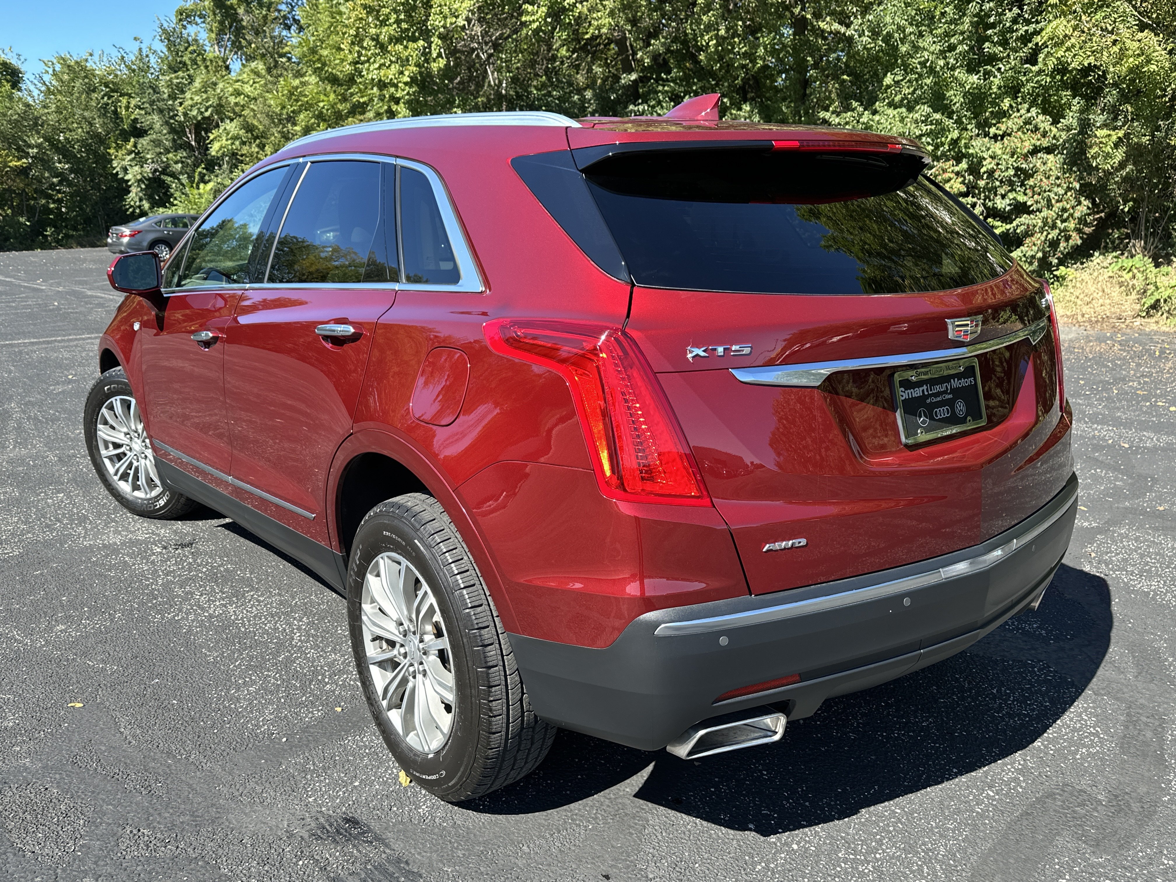 Used 2017 Cadillac XT5 Luxury w/ Driver Awareness Package AWD/4WD image 5