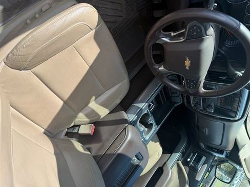 Used 2017 Chevrolet Silverado 1500 LTZ Z71 AWD/4WD image 4