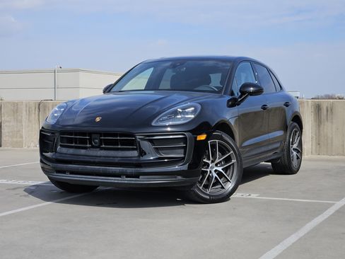 Certified 2025 Porsche Macan image 1