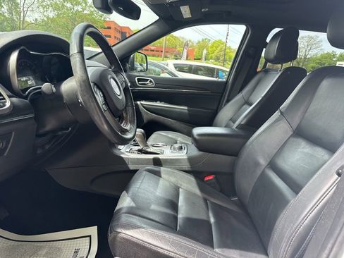 Used 2019 Jeep Grand Cherokee Limited AWD/4WD image 9