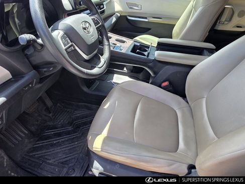 Used 2022 Toyota Sienna XLE FWD image 9