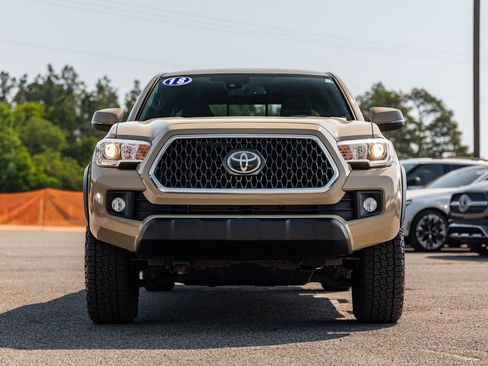 Used 2018 Toyota Tacoma TRD Off-Road AWD/4WD image 2