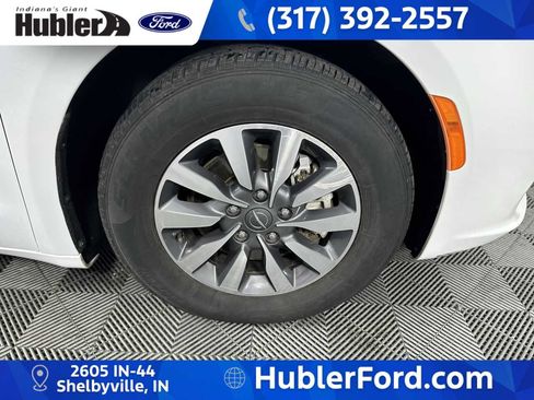 Used 2024 Chrysler Pacifica Limited FWD image 10