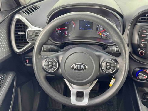 Used 2020 Kia Soul LX image 18