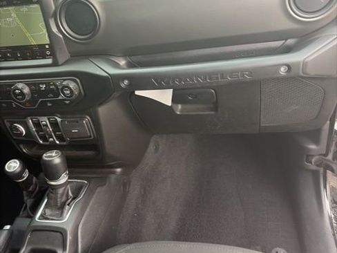 Used 2023 Jeep Wrangler Unlimited w/ Sun & Screen Package image 18