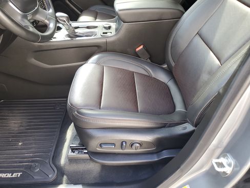 Used 2023 Chevrolet Traverse High Country FWD image 23