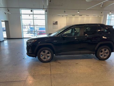 Used 2025 Toyota RAV4 XLE image 9