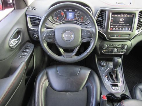 Used 2019 Jeep Cherokee Trailhawk w/ Cold Weather Group image 13