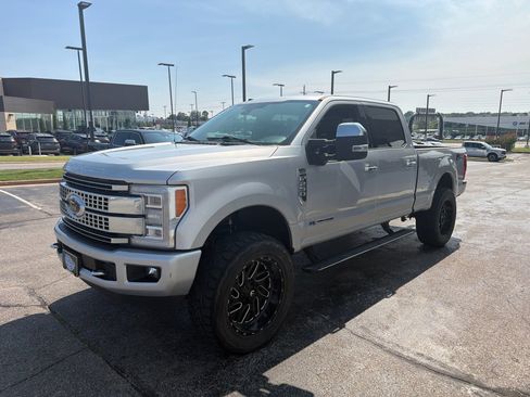 Used 2018 Ford F250 Platinum w/ Platinum Ultimate Package AWD/4WD image 2