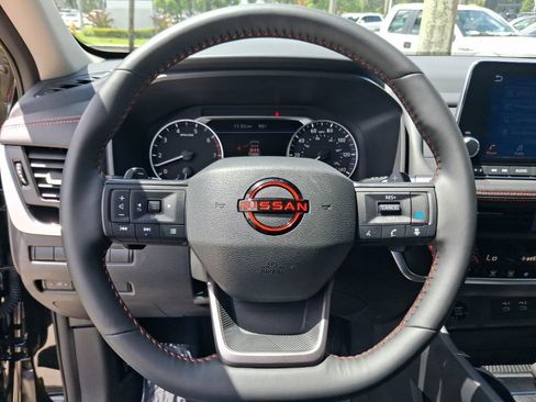 Used 2025 Nissan Rogue SV AWD/4WD image 16