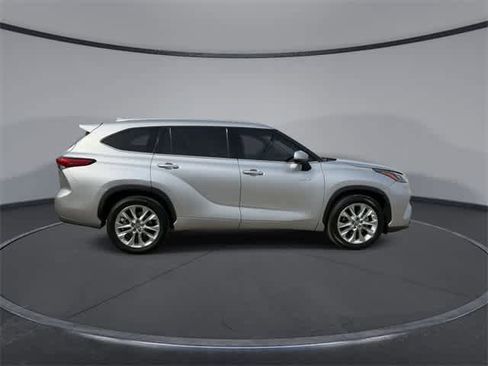 Used 2021 Toyota Highlander Limited image 9
