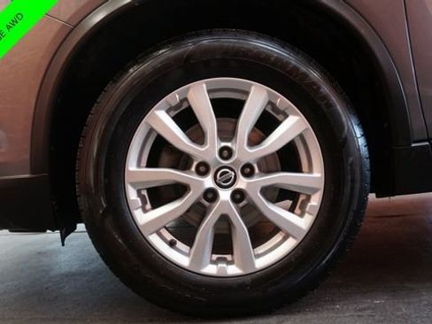 Used 2017 Nissan Rogue SV w/ SV Premium Package image 75