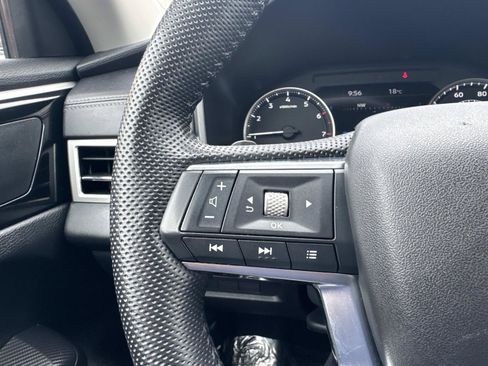 Used 2023 Mitsubishi Outlander SE FWD image 18