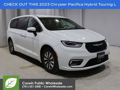 Used 2023 Chrysler Pacifica Touring-L