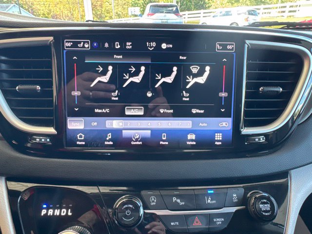 Used 2023 Chrysler Pacifica Touring-L FWD image 19