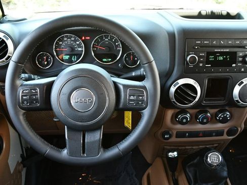 Used 2018 Jeep Wrangler Unlimited Rubicon w/ Connectivity Group AWD/4WD image 48