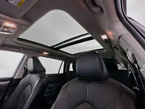 Used 2023 Toyota Highlander Platinum image 21