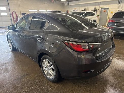 Used 2017 Toyota Yaris iA image 4