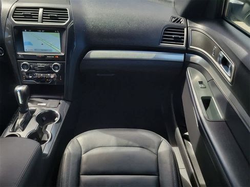 Used 2018 Ford Explorer XLT w/ Equipment Group 202A image 12