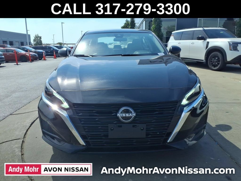 Used 2025 Nissan Altima 2.5 SV AWD/4WD image 3