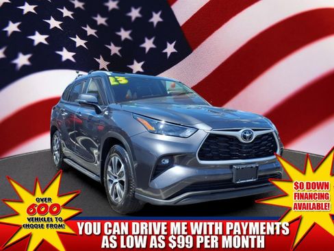 Used 2023 Toyota Highlander XLE AWD/4WD image 1