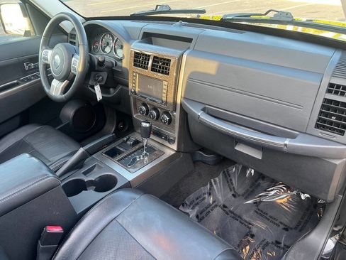 Used 2012 Jeep Liberty Limited Jet w/ Comfort/Convenience Group image 27