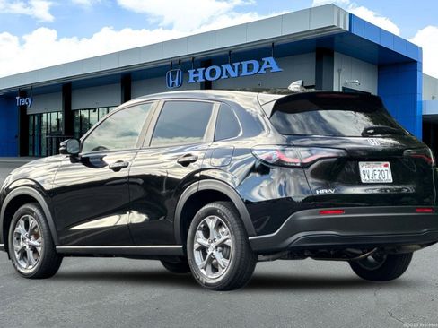 Certified 2026 Honda HR-V LX image 10