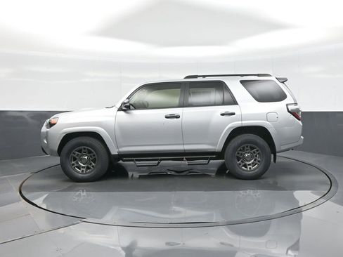 Certified 2020 Toyota 4Runner Venture w/ Moonroof Package AWD/4WD image 4