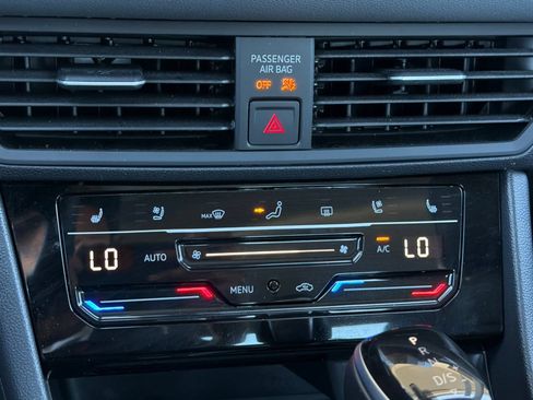 Used 2025 Volkswagen Jetta SEL FWD image 22