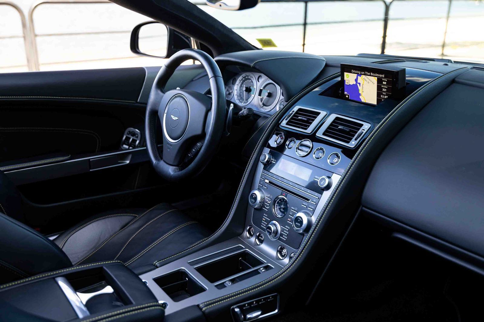 Used 2013 Aston Martin DB9 Volante RWD image 25
