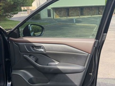 Used 2023 Nissan Rogue SL w/ SL Premium Package image 20