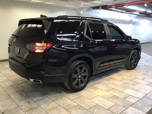 Used 2023 Honda Pilot Sport image 3