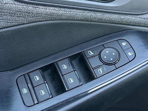 Used 2023 Nissan Rogue S image 12