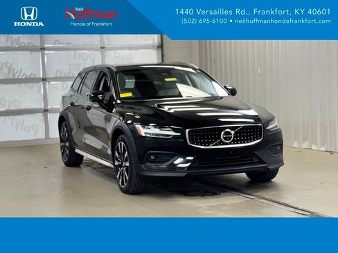 Used 2025 Volvo V60 B5 Cross Country Ultra w/ Protection Package Premier AWD/4WD image 1