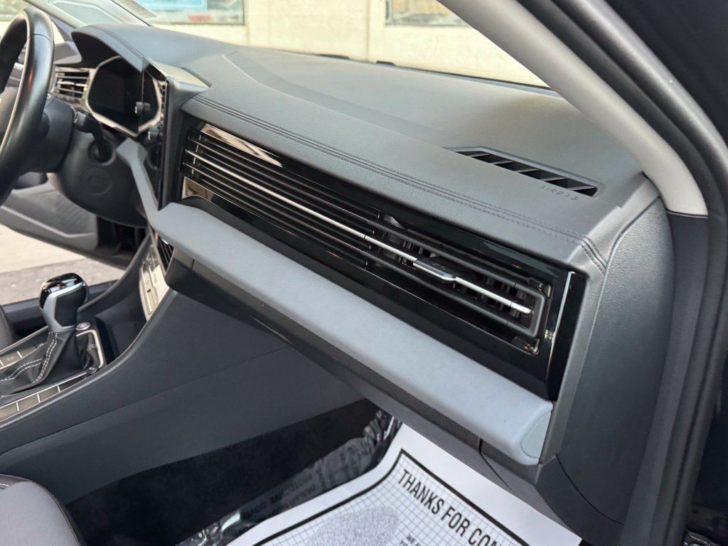 Used 2025 Volkswagen Jetta SE FWD image 19