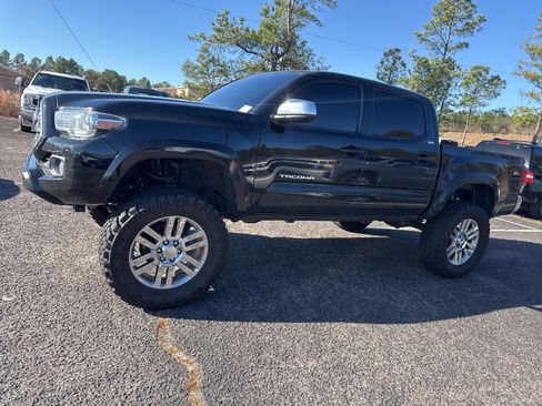 Used 2022 Toyota Tacoma SR image 4