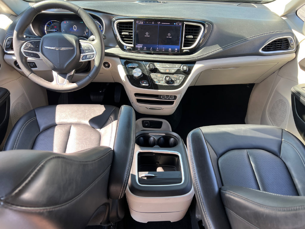 Used 2024 Chrysler Pacifica Limited FWD image 18